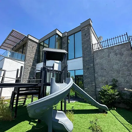 Βίλα Luxury W 5 Bedrooms / 5 Bathrooms *