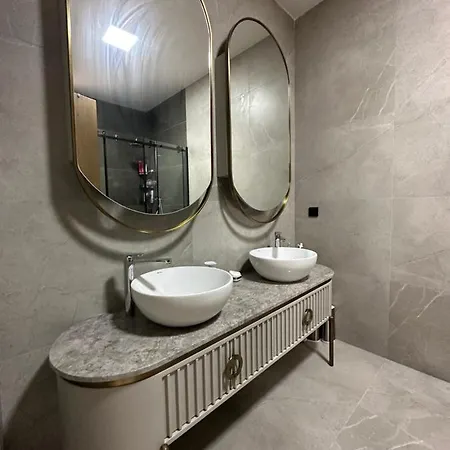 Luxury W 5 Bedrooms / 5 Bathrooms Villa